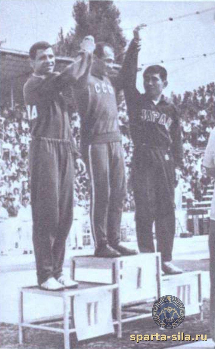 Пьедестал чемпионата мира 1967 года в Бухаресте: в центре Роман Руруа