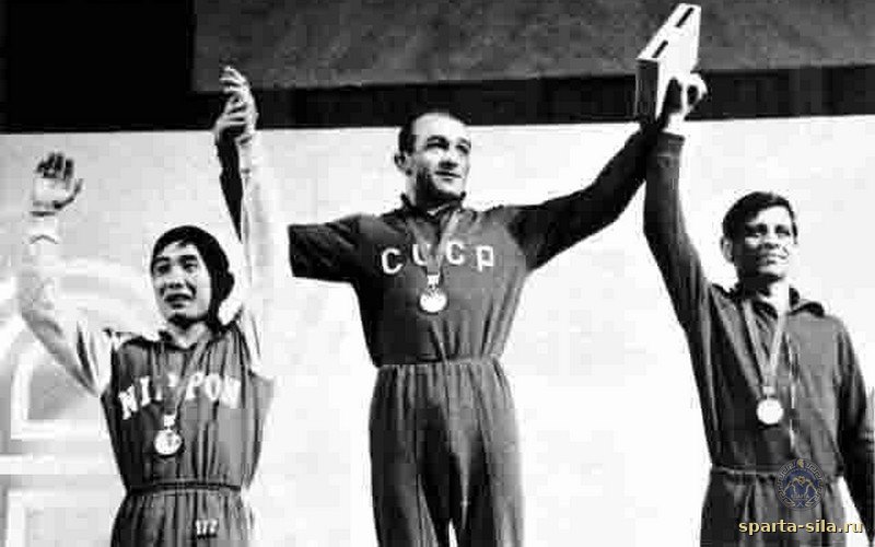 Олимпийский пьедестал Мехико-1968: в центре чемпион Роман Руруа
